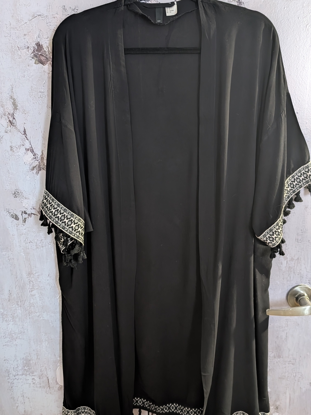 Open kimono/White Trim With tassles